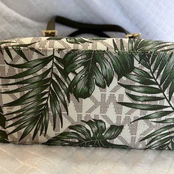 Michael Kors purse and wallet combo. - Picture 11 of 15